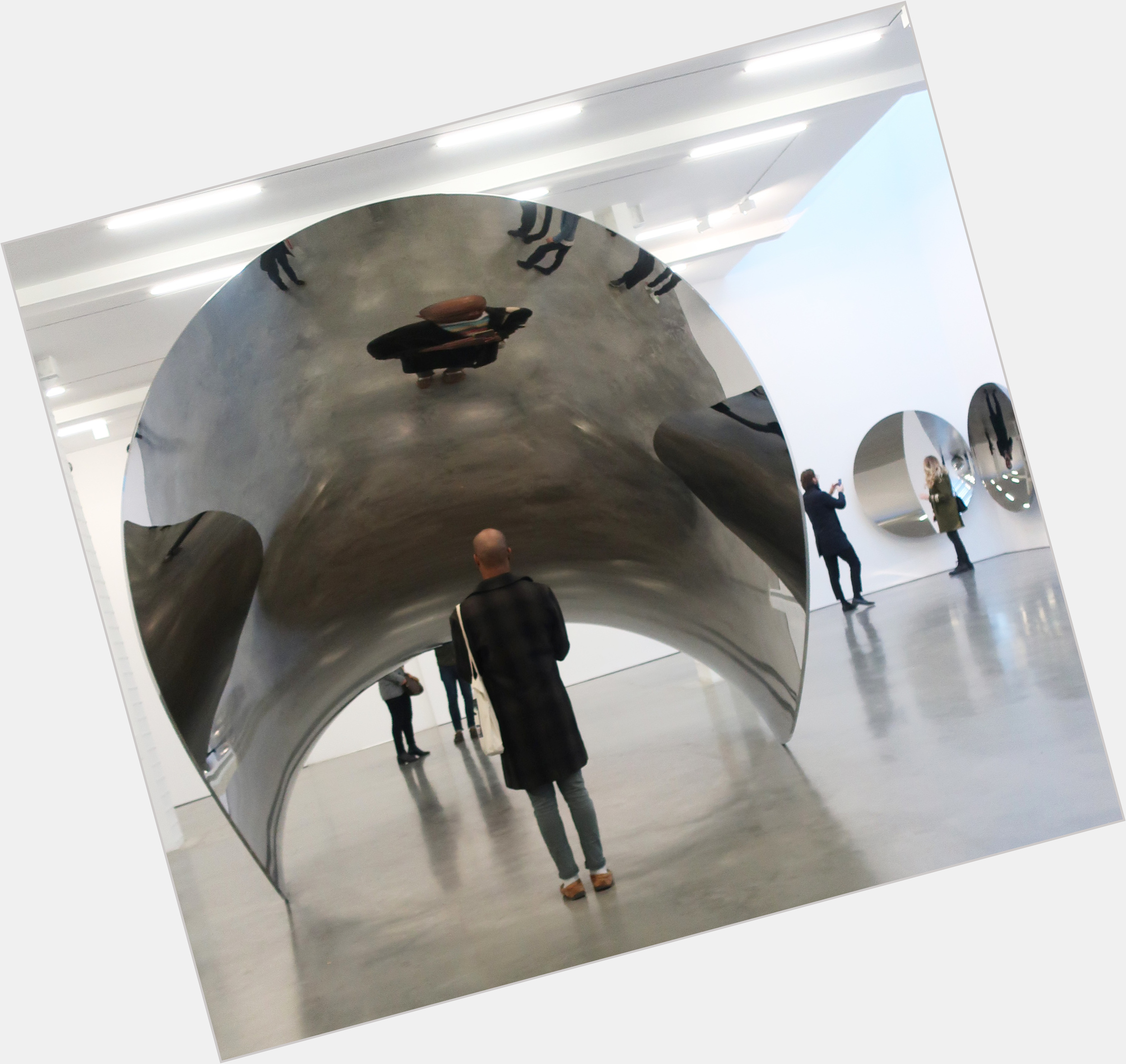 Http://fanpagepress.net/m/A/Anish Kapoor New Pic 3