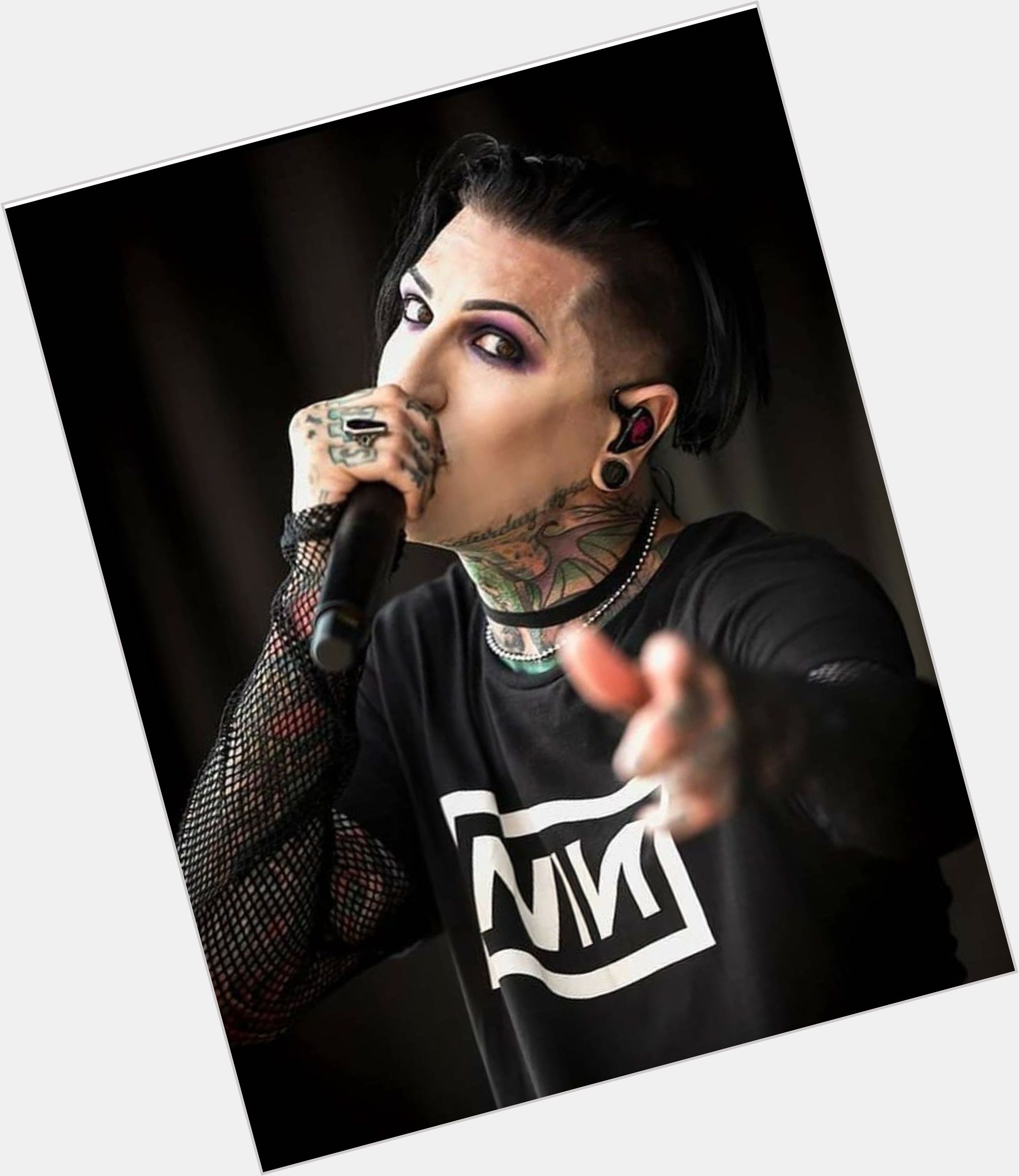 <a href="/hot-men/chris-motionless/is-he-married-relationship-nice-engaged-single-dating">Chris Motionless</a> Slim body,  black hair & hairstyles