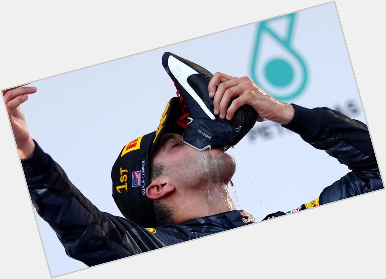 Daniel Ricciardo dating 2.jpg
