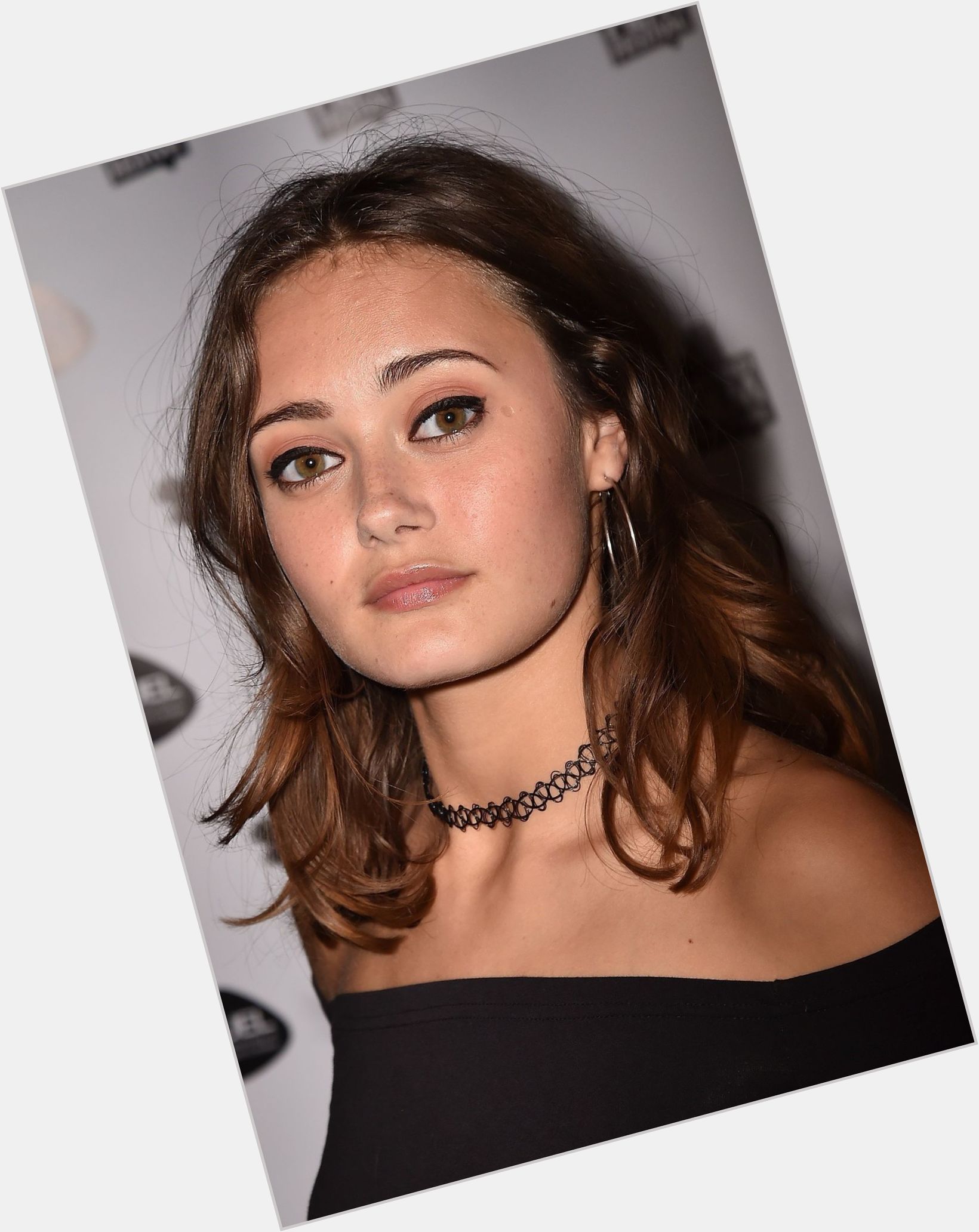 Http://fanpagepress.net/m/E/Ella Purnell Full Body 3