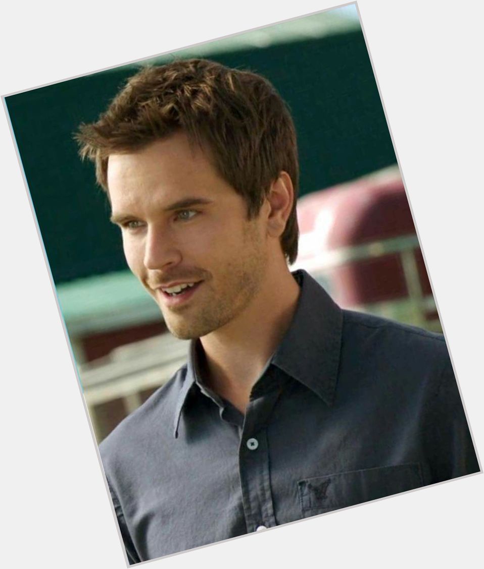 <a href="/hot-men/graham-wardle/is-he-married-real-life-single-leaving-heartland">Graham Wardle</a> Athletic body,  dark brown hair & hairstyles