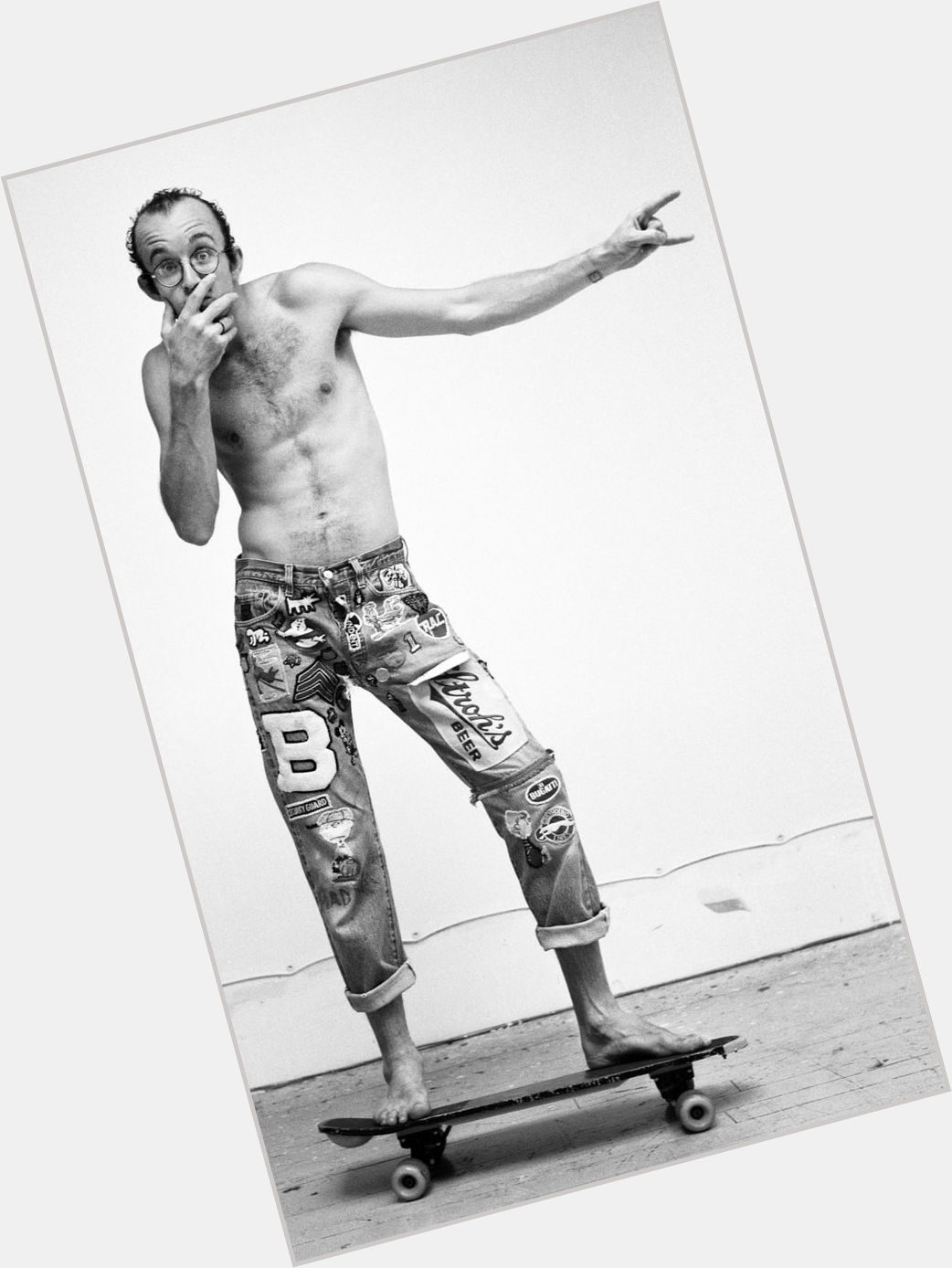 Http://fanpagepress.net/m/K/Keith Haring Full Body 3