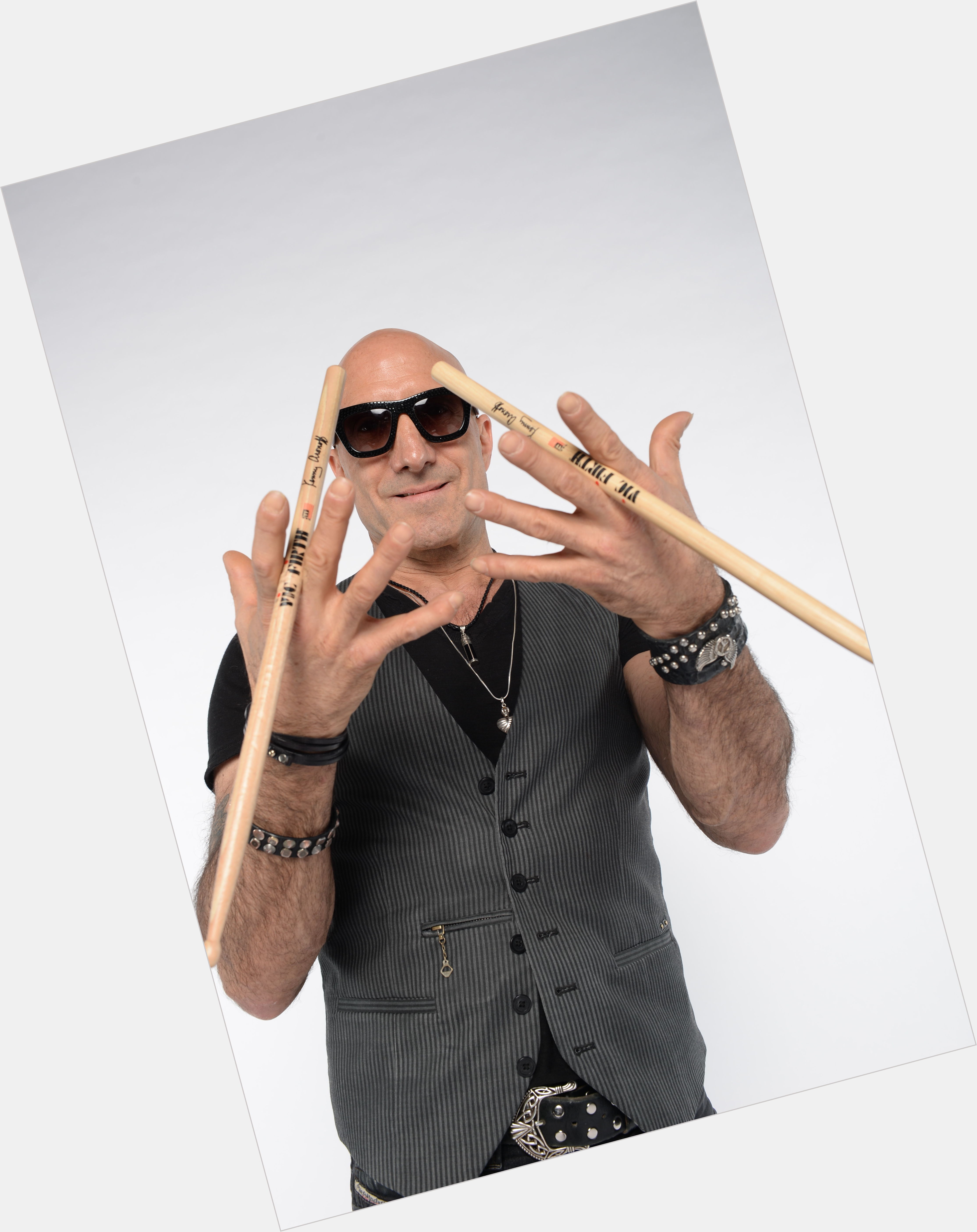 <a href="/hot-men/kenny-aronoff/where-dating-news-photos">Kenny Aronoff</a> Average body,  bald hair & hairstyles