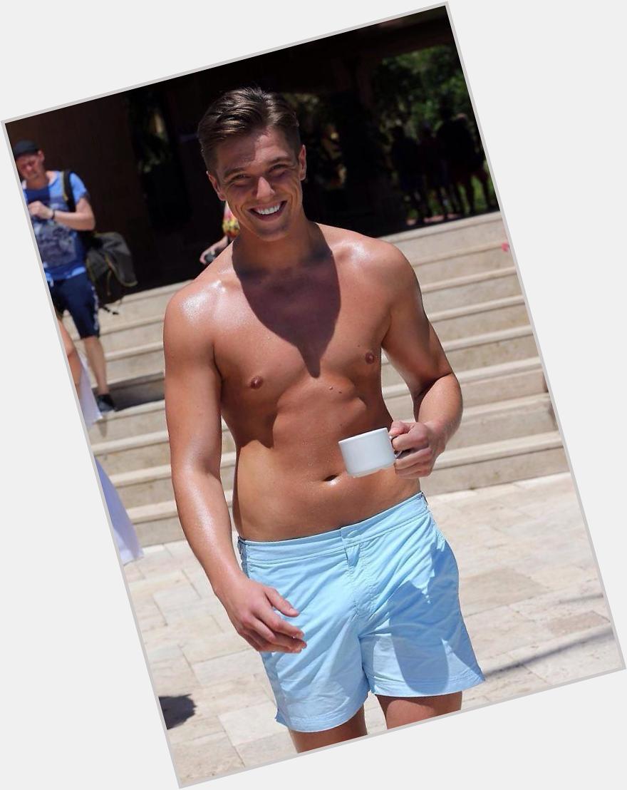 <a href="/hot-men/lewis-bloor/where-dating-news-photos">Lewis Bloor</a> Athletic body,  light brown hair & hairstyles