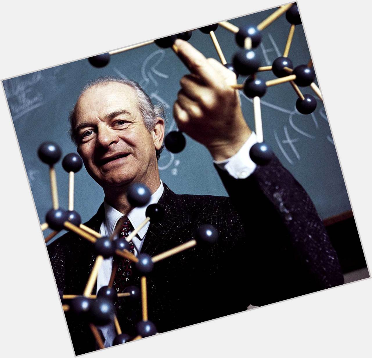 Linus Pauling body 3.jpg