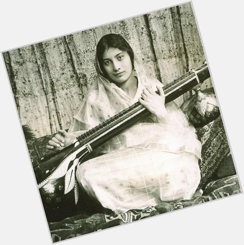 Noor Inayat Khan exclusive hot pic 4.jpg