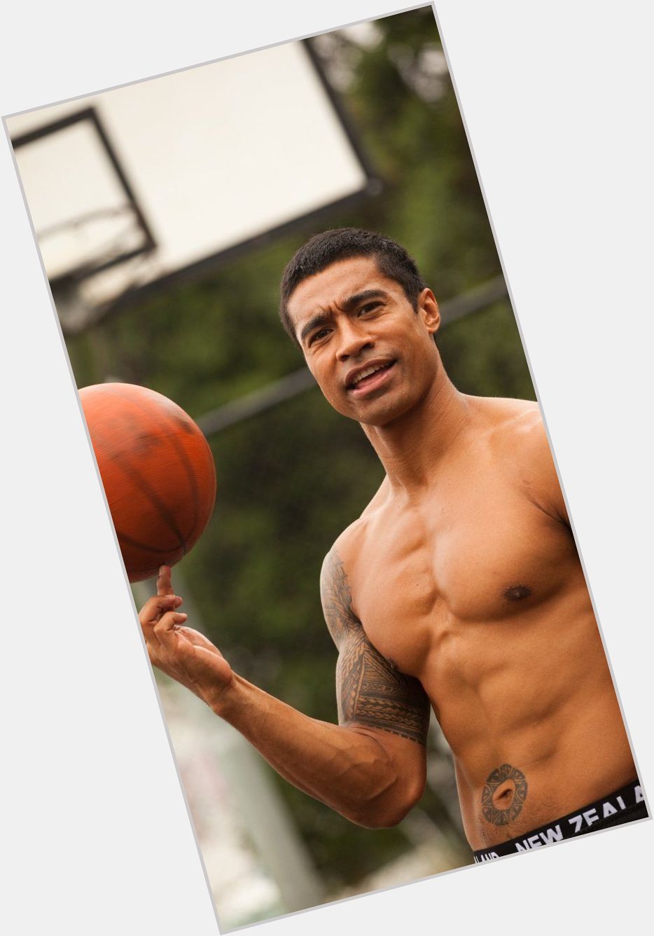 <a href="/hot-men/pua-magasiva/is-he-married">Pua Magasiva</a> Athletic body,  black hair & hairstyles