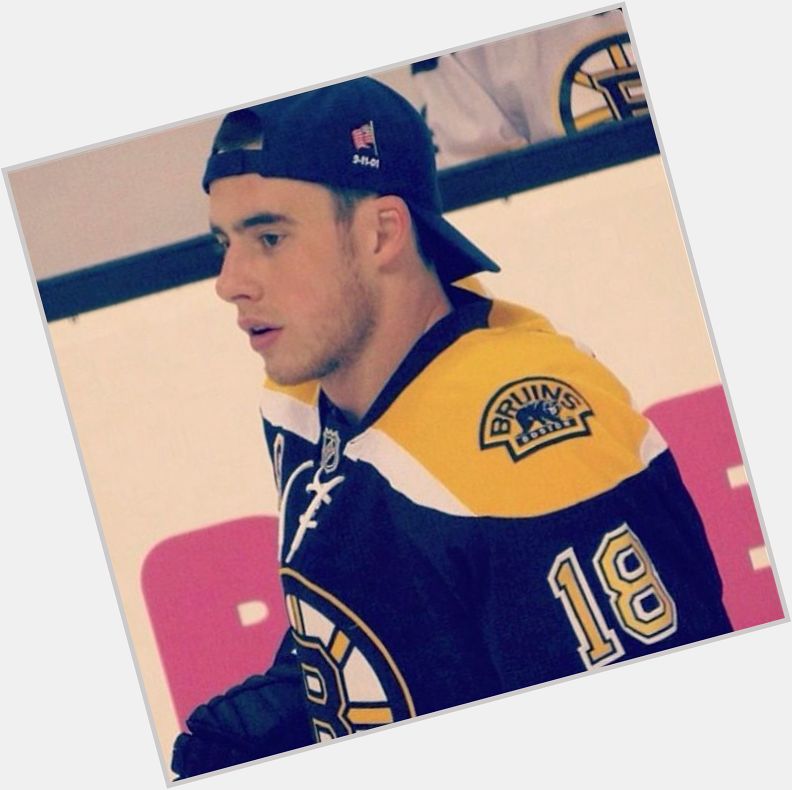 <a href="/hot-men/reilly-smith/is-he-rookie-where-good">Reilly Smith</a> Athletic body,  dark brown hair & hairstyles