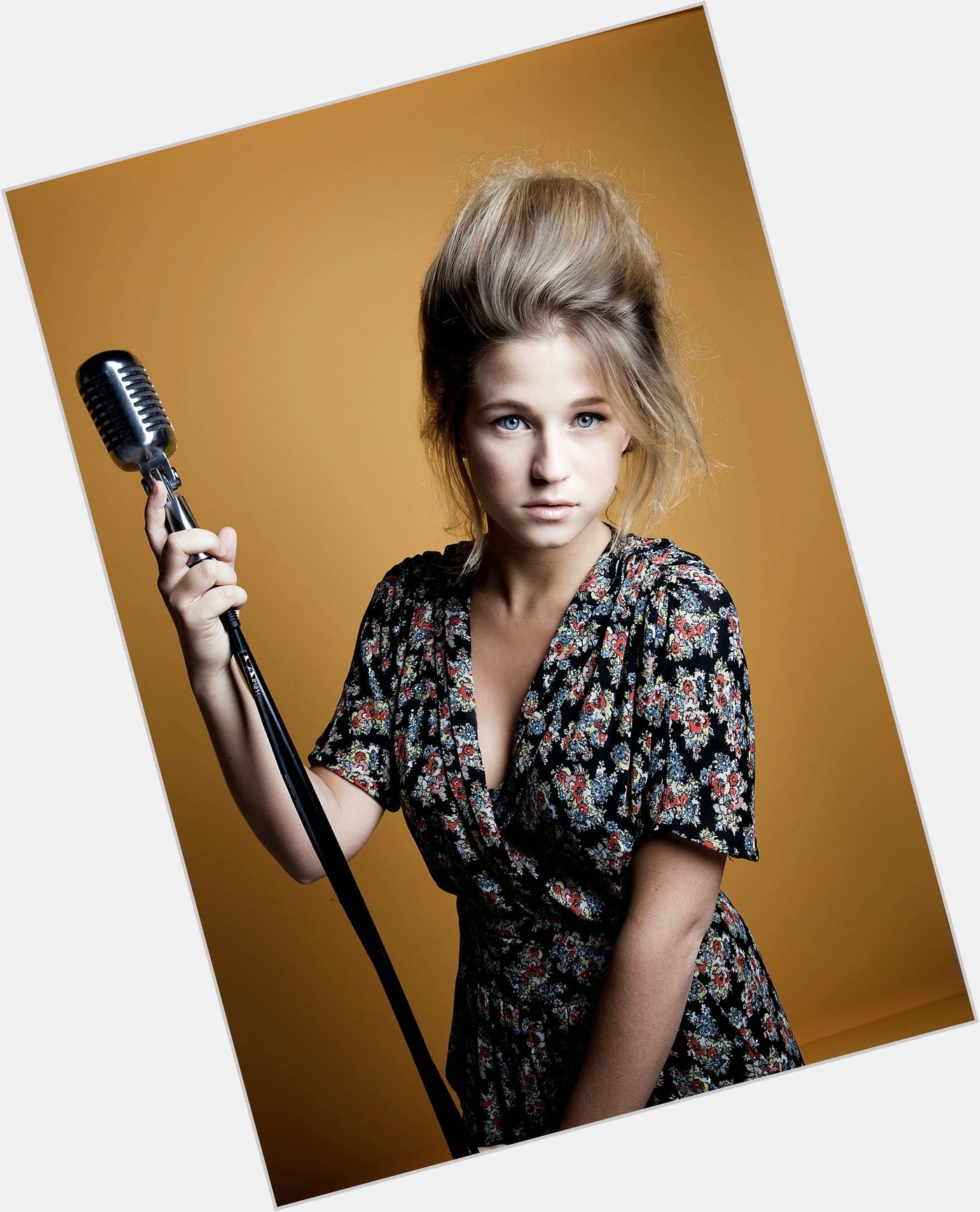 <a href="/hot-women/selah-sue/is-she-married-drugs-what-whispering-world-tall">Selah Sue</a> Slim body,  blonde hair & hairstyles