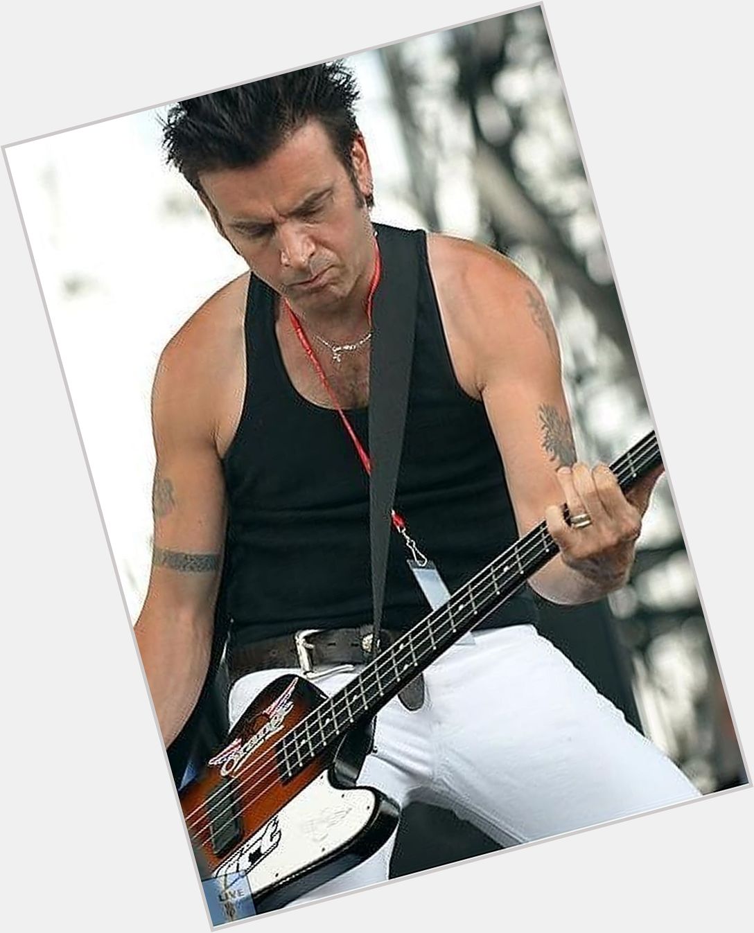 <a href="/hot-men/simon-gallup/is-he-married-tall">Simon Gallup</a> Average body,  black hair & hairstyles