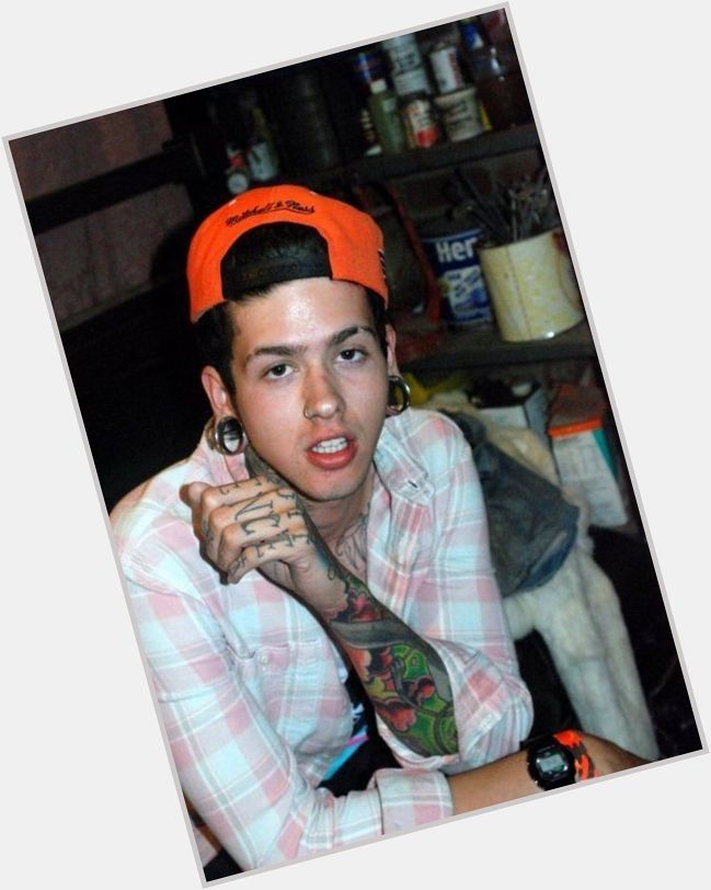 <a href="/hot-men/t-mills/is-he-becky-g-video-shower-music-married">T Mills</a>  dark brown hair & hairstyles