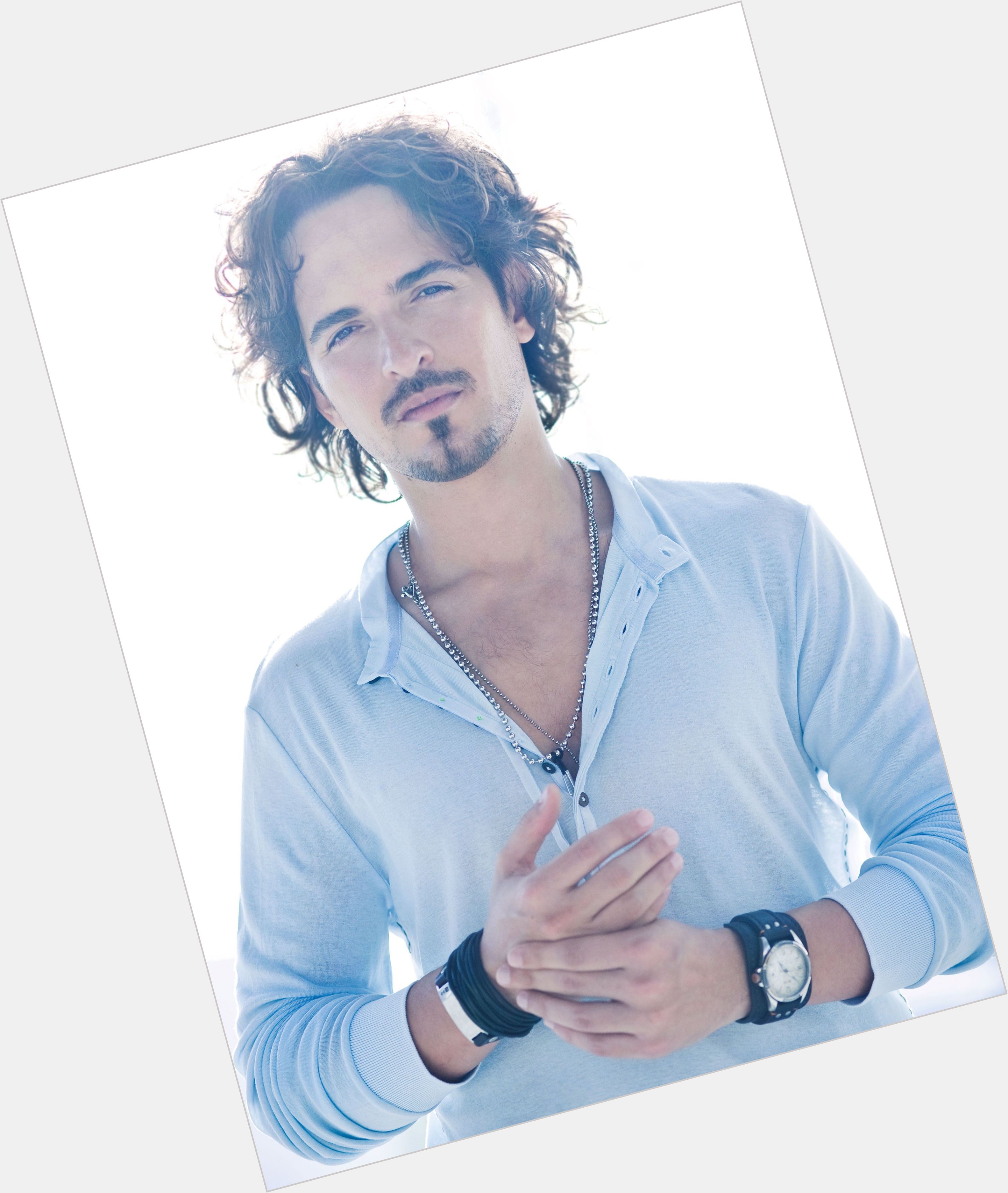 <a href="/hot-men/tommy-torres/where-dating-news-photos">Tommy Torres</a> Average body,  dark brown hair & hairstyles