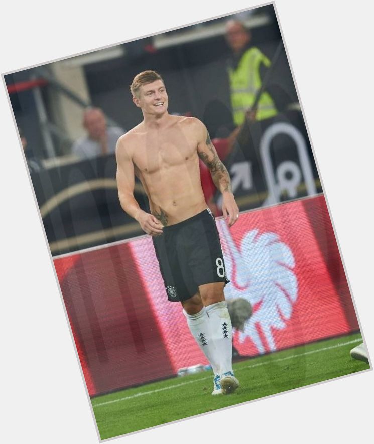 <a href="/hot-men/toni-kroos/is-he-slow-good-injury-right-footed-germany">Toni Kroos</a> Average body,  blonde hair & hairstyles
