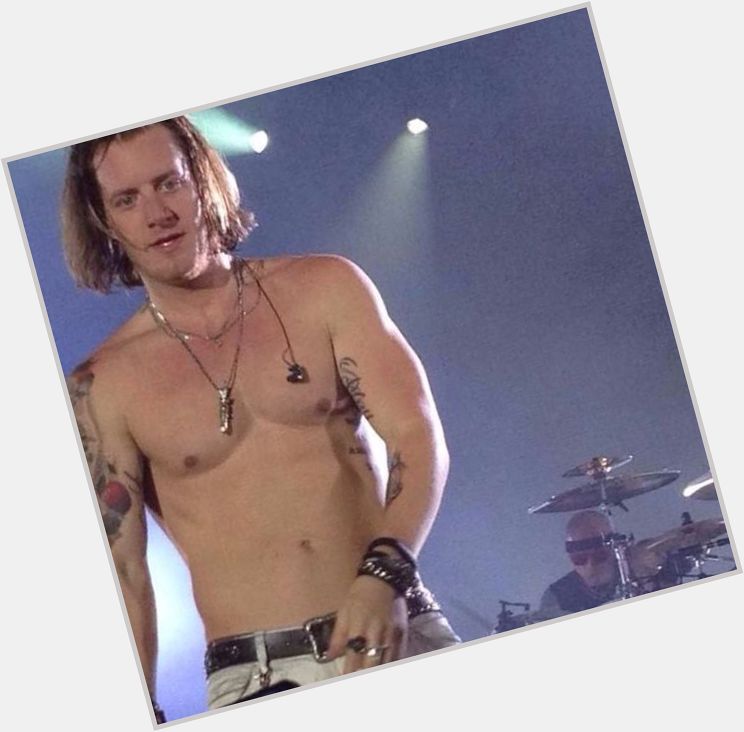 <a href="/hot-men/tyler-hubbard/where-dating-news-photos">Tyler Hubbard</a> Athletic body,  light brown hair & hairstyles