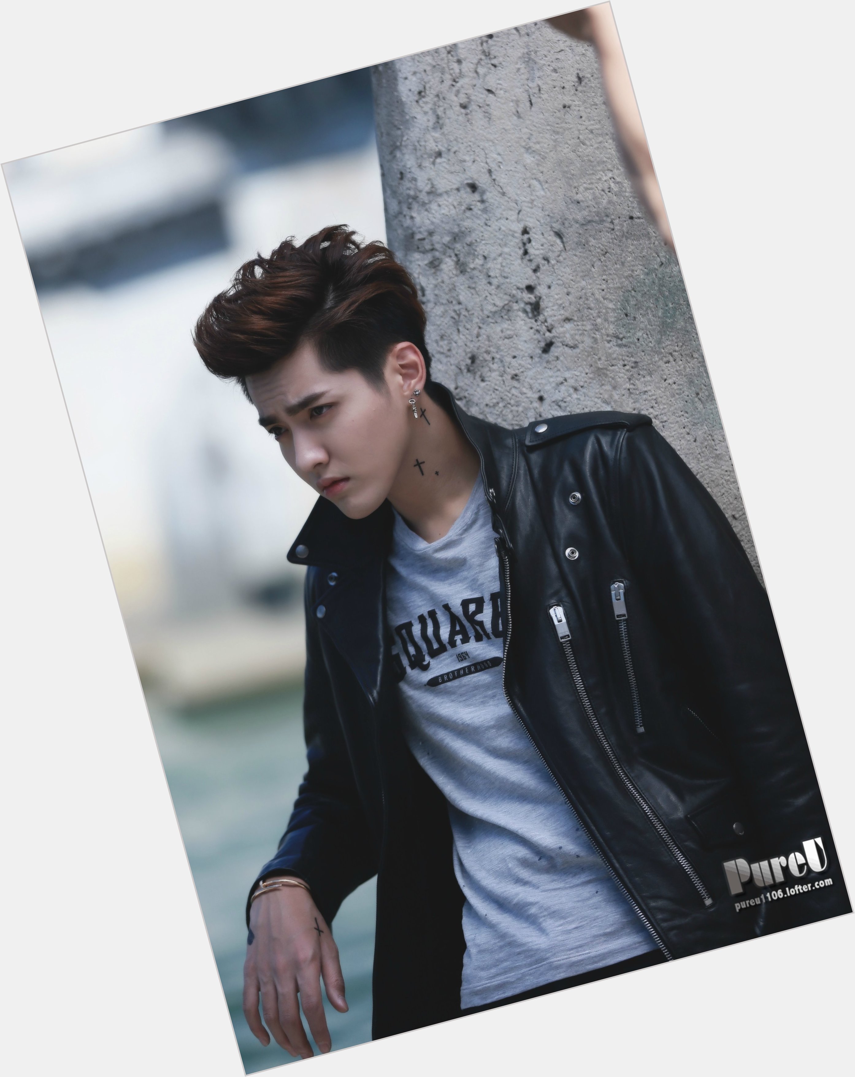 <a href="/hot-men/wu-yifan/where-dating-news-photos">Wu Yifan</a> Athletic body,  light brown hair & hairstyles