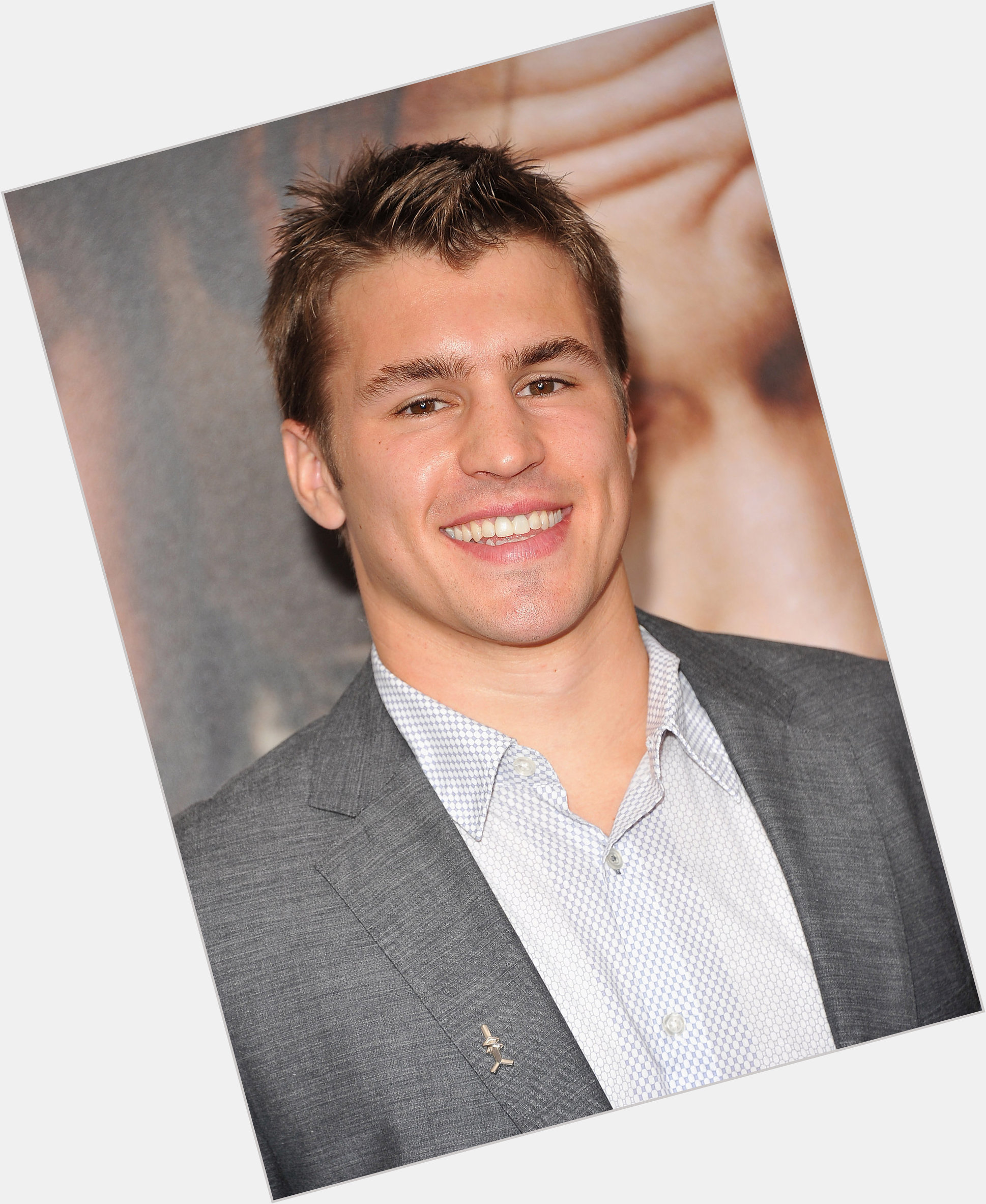 <a href="/hot-men/zach-parise/is-he-married-having-twins-injury-playing-tonight">Zach Parise</a> Athletic body,  dark brown hair & hairstyles