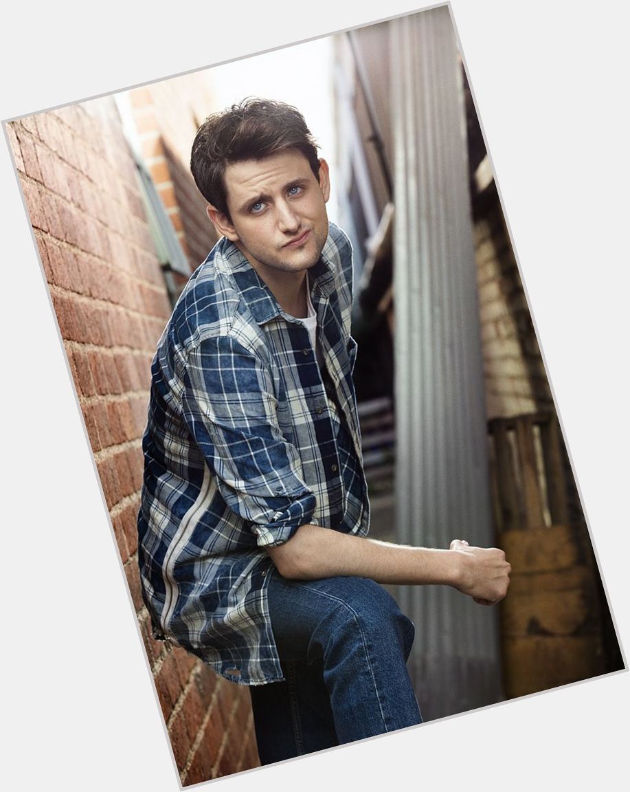 <a href="/hot-men/zach-woods/is-he-zombie-sprint-commercial-starburst-leaving-office">Zach Woods</a> Athletic body,  dark brown hair & hairstyles