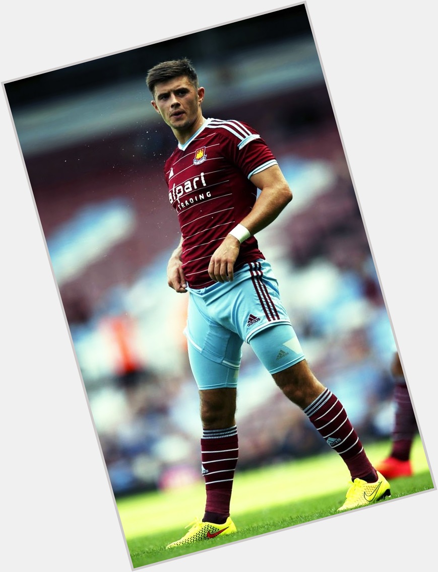 Aaron Cresswell Athletic body,  light brown hair & hairstyles
