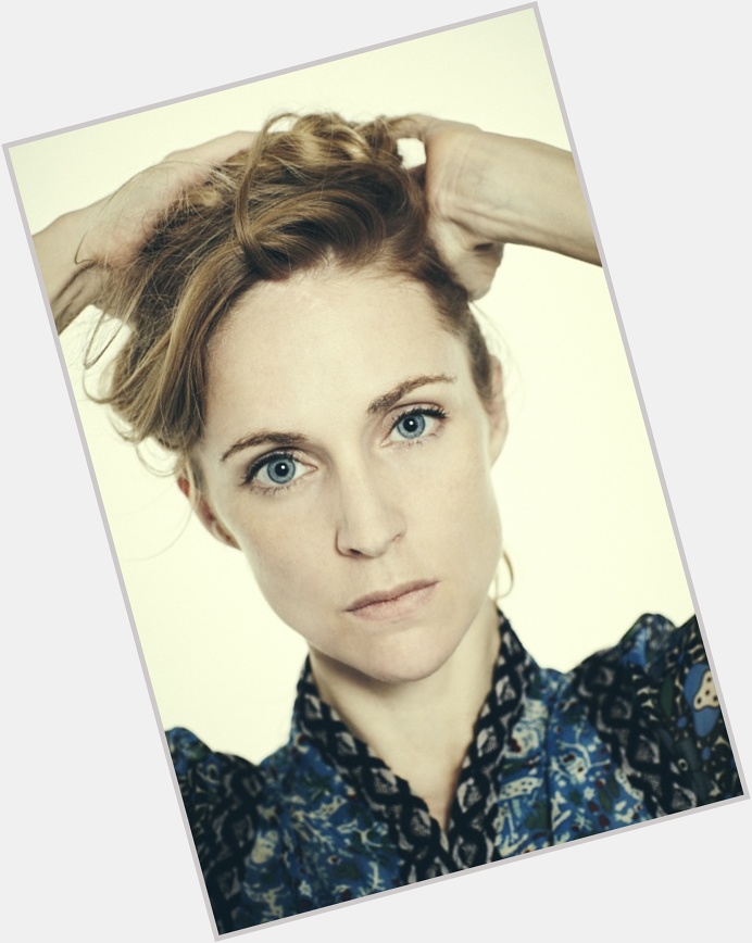 Agnes Obel hairstyle 7