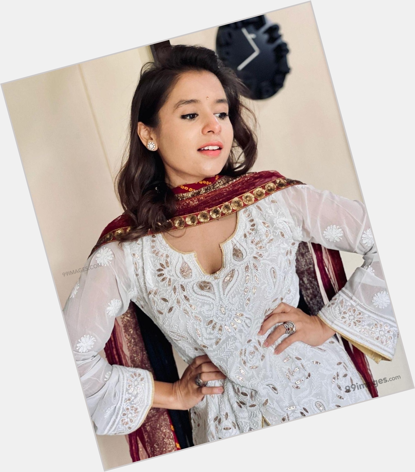 Aishwarya Majmudar exclusive hot pic 7