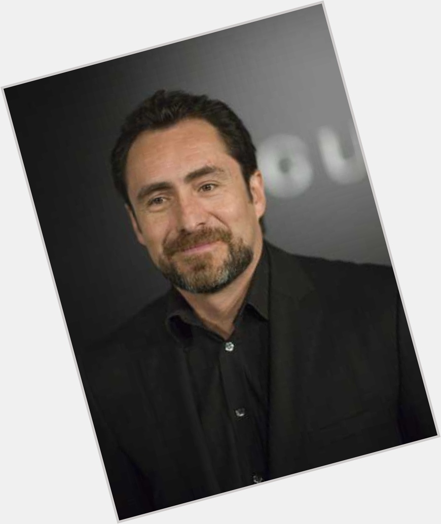 Alejandro Bichir Slim body,  grey hair & hairstyles