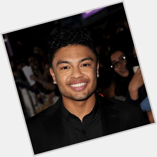 Alfredo Flores dating 2