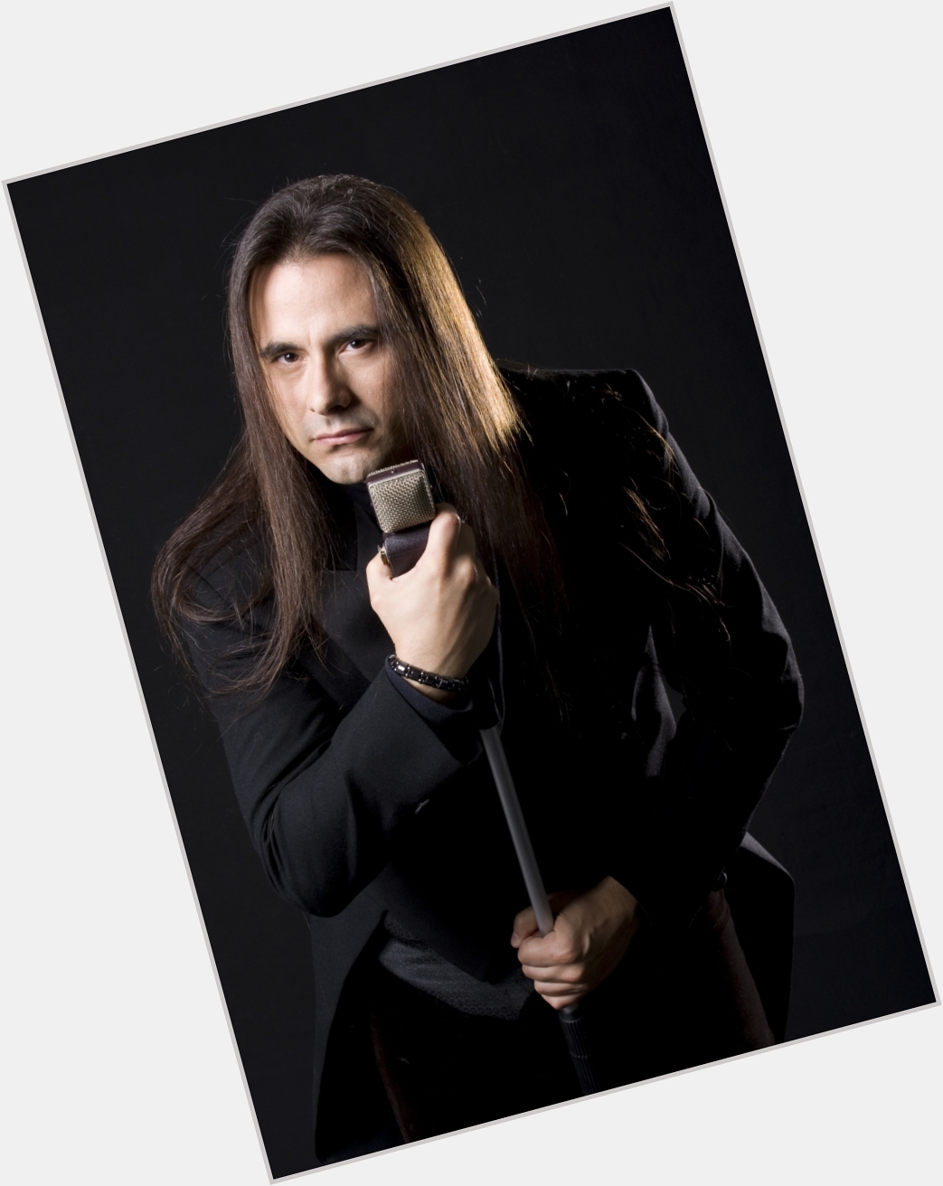 Https://fanpagepress.net/m/A/Andre Matos New Pic 0
