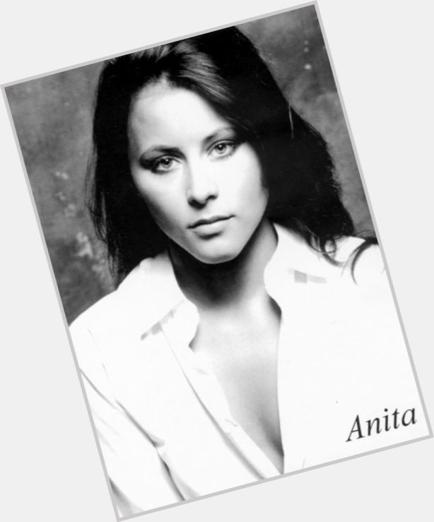 Anita Tornoczky  dark brown hair & hairstyles