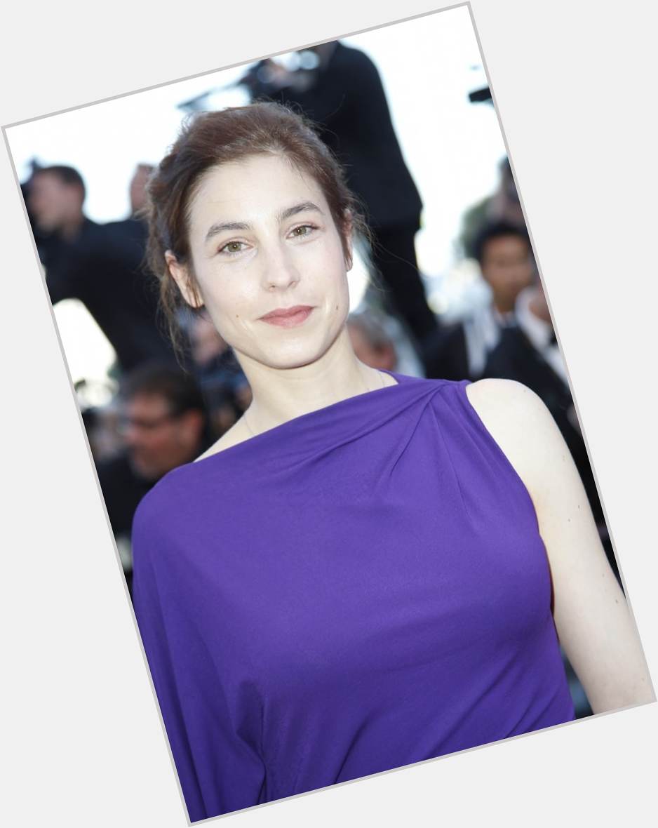 Anne Azoulay Average body,  dark brown hair & hairstyles