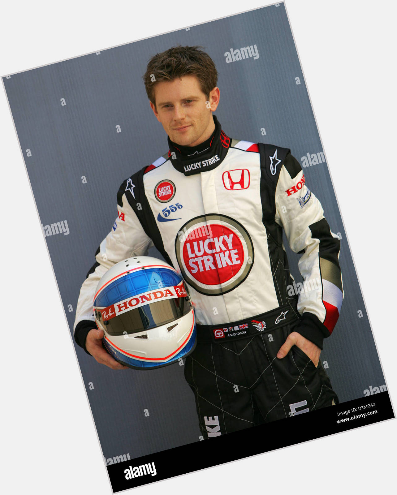 Anthony Davidson Athletic body,  light brown hair & hairstyles