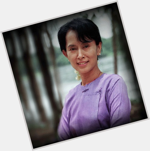 Aung San Suu Kyi hairstyle 6