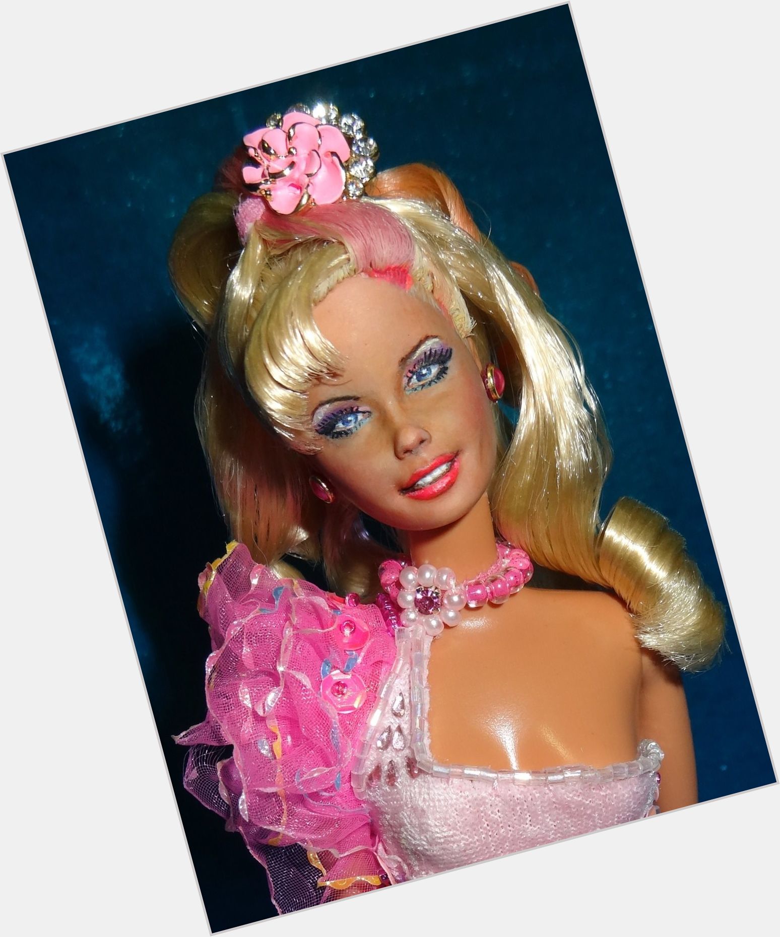Barbie Doll  blonde hair & hairstyles