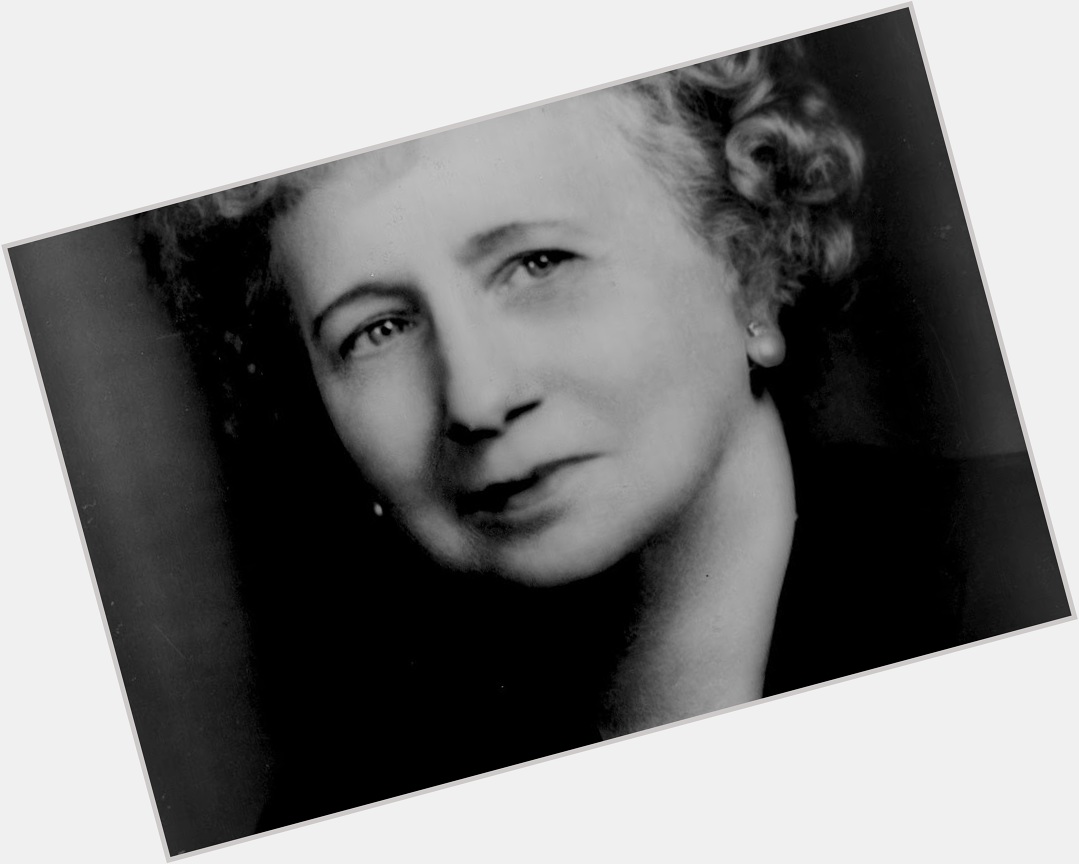 Bess Truman Average body,  blonde hair & hairstyles