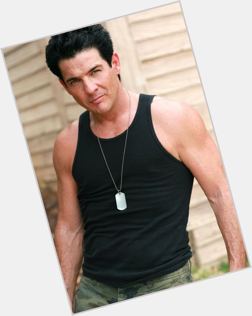 Bobby Aronofsky Athletic body,  dark brown hair & hairstyles