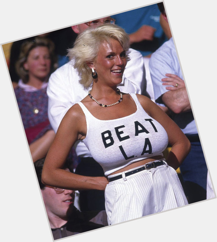 Busty Heart Official Site for Woman Crush Wednesday #WCW