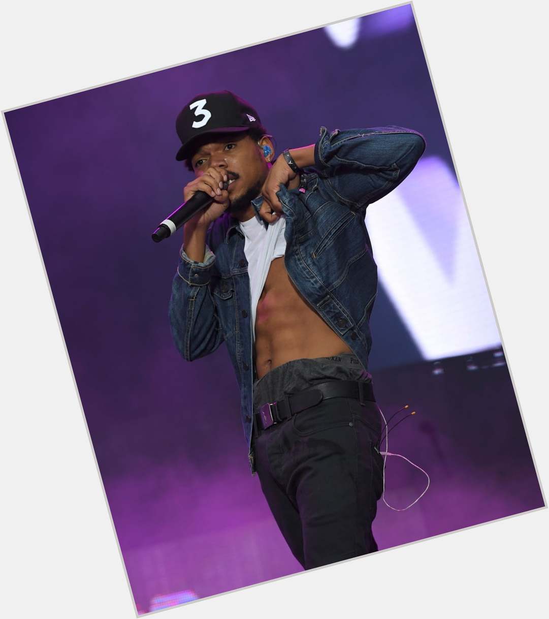 Chance The Rapper Average body,  black hair & hairstyles