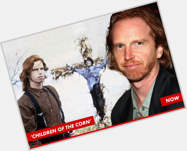 Courtney Gains Average body,  red hair & hairstyles