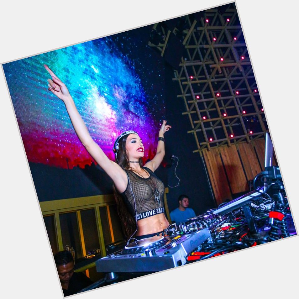 Https://fanpagepress.net/m/D/DJ Forbes Dating 2