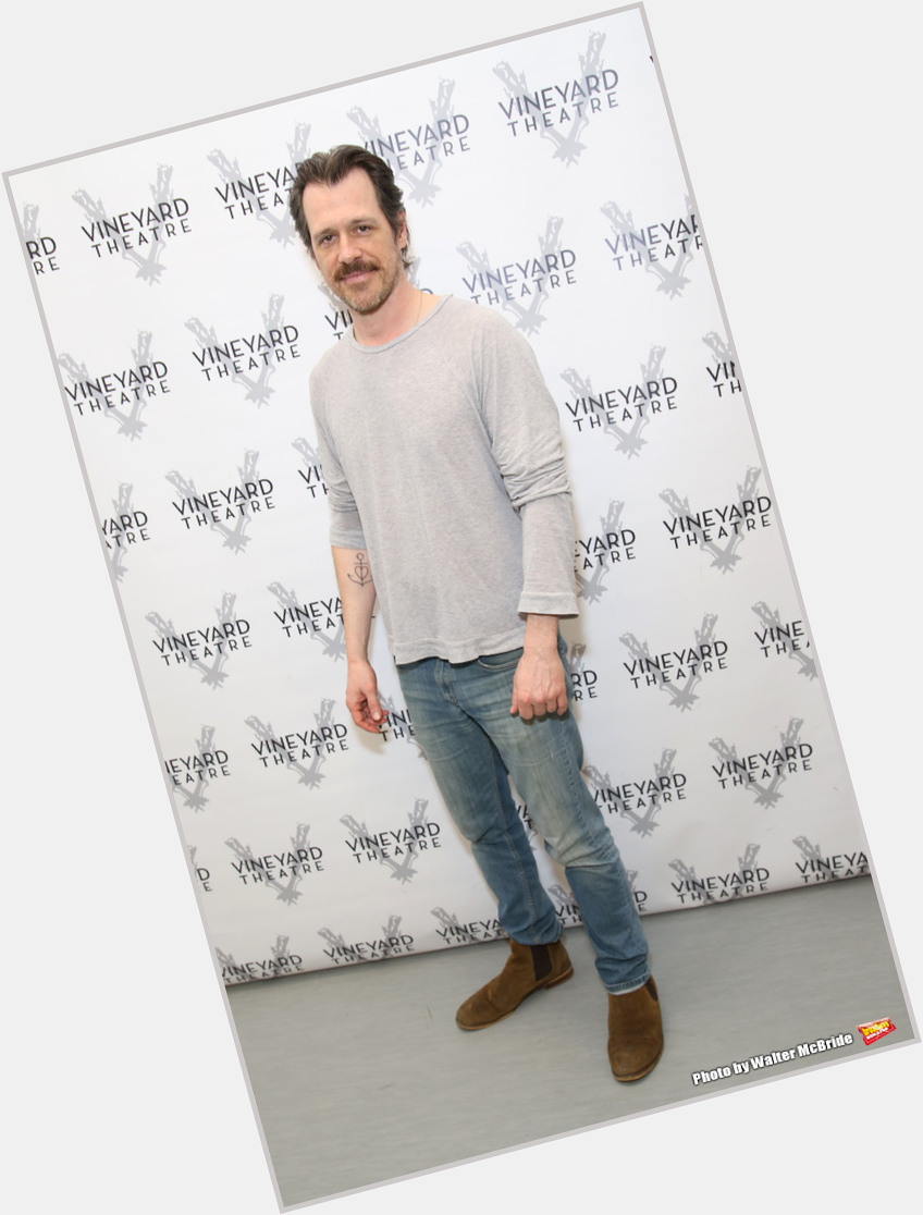 Darren Pettie full body 3