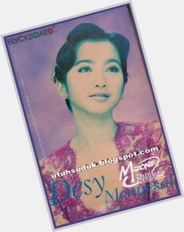 Desy Ratnasari gay 8