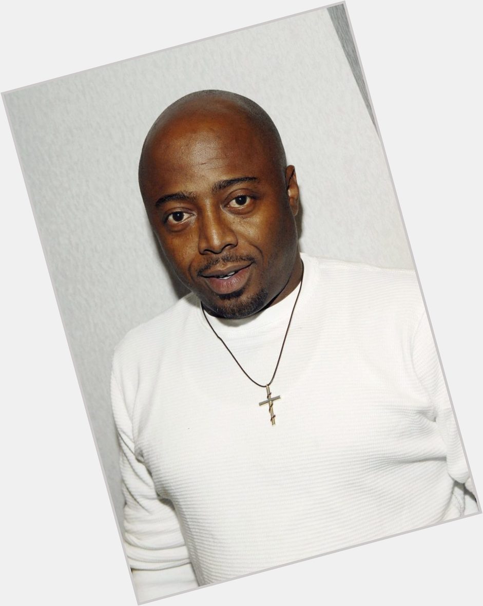 Donnell Rawlings Average body,  bald hair & hairstyles