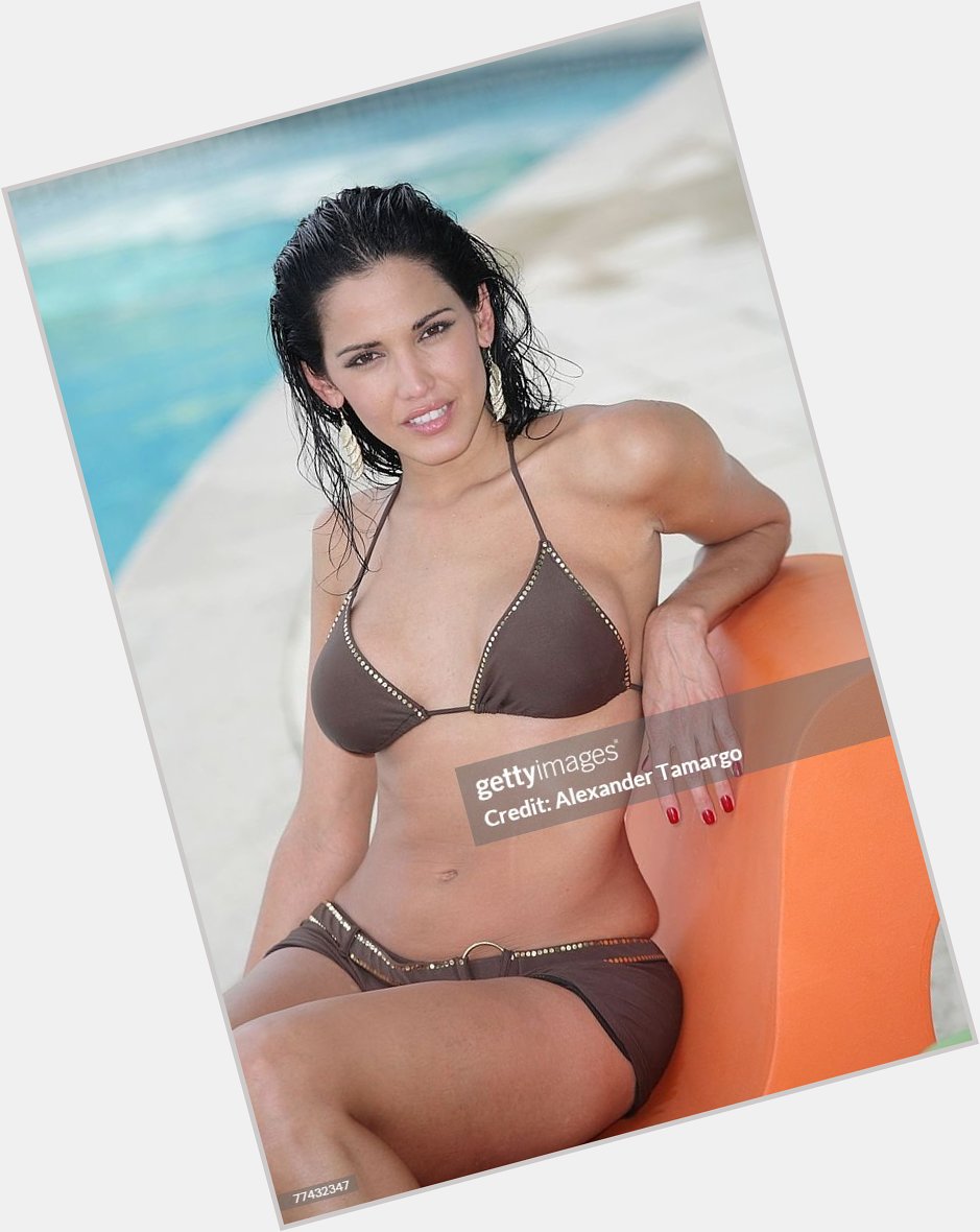 Elika Crespo shirtless bikini
