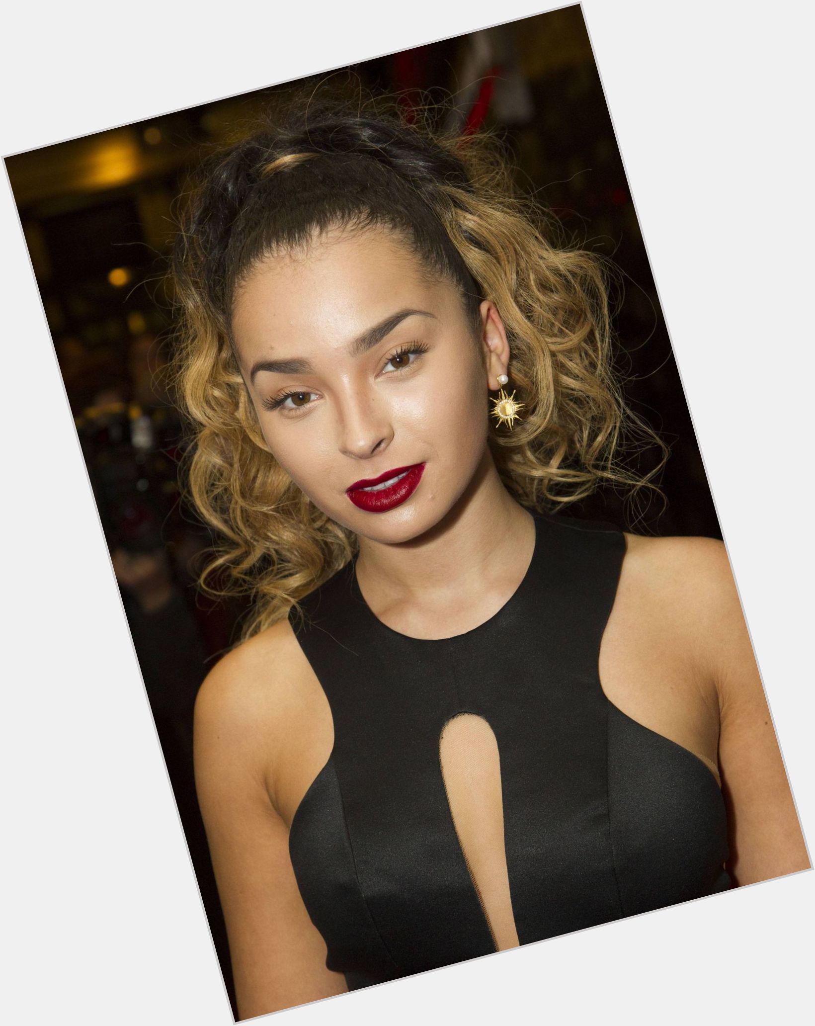 Ella Eyre dating 7