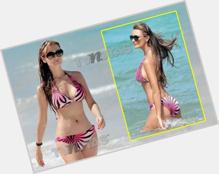 Erika Honstein Slim body,  dyed blonde hair & hairstyles