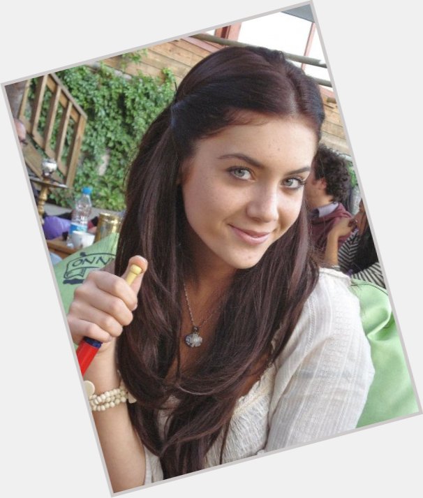 Fulya Zenginer Slim body,  light brown hair & hairstyles