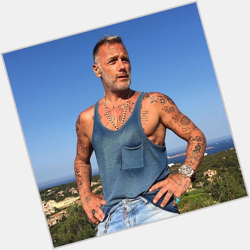 Gianluca Vacchi Average body,  grey hair & hairstyles