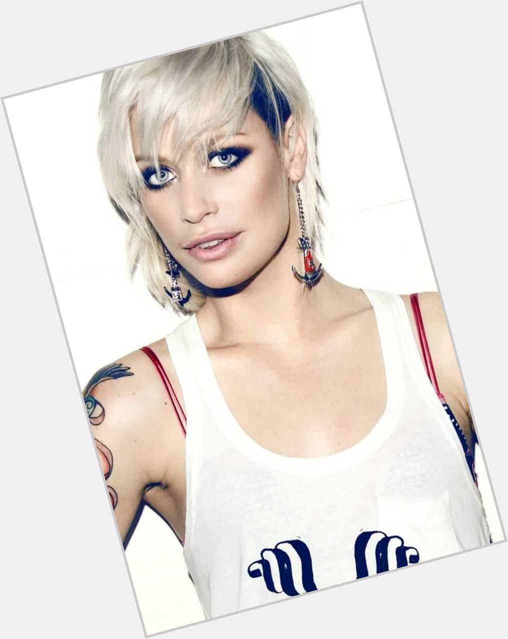 Gin Wigmore Slim body,  dyed blonde hair & hairstyles