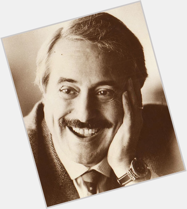 Giovanni Falcone Average body,  salt and pepper hair & hairstyles