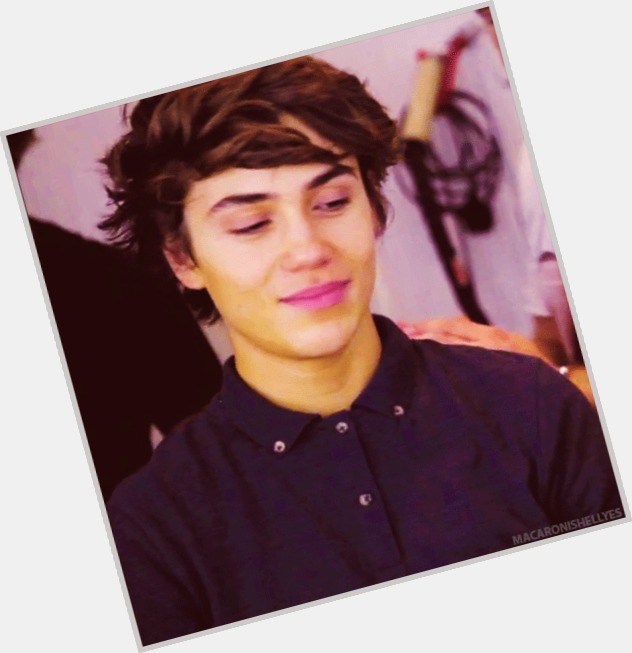 George Shelley light brown hair & hairstyles Athletic body, 