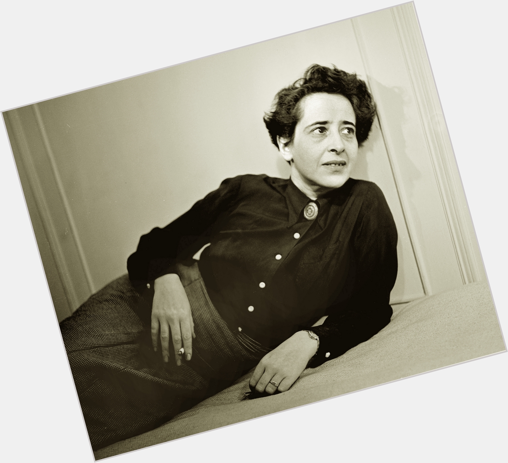 Hannah Arendt Slim body,  